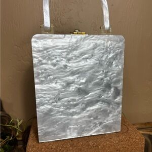 ✨✨ Vintage Pearlized Lucite Hand Bag✨✨